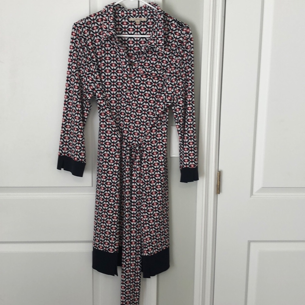 Patterned Long-Sleeve Shift Dress w/ Tie